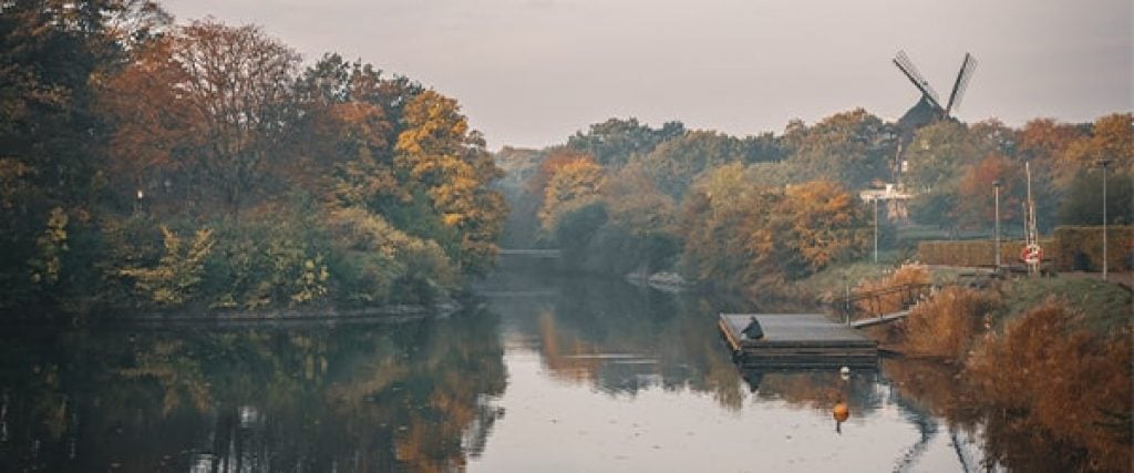 Kungsparken and Malmö canal in the fall with Slottsmöllan in the background.