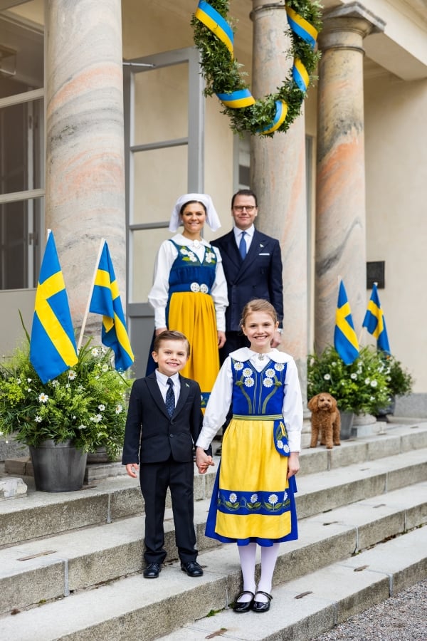 Sweden Traditional Clothing for Girl