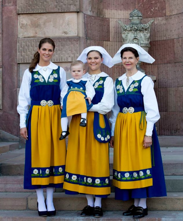 swedish royal family queen silvia crown princess victoria princess madeleine princess esthelle sverigedrakt