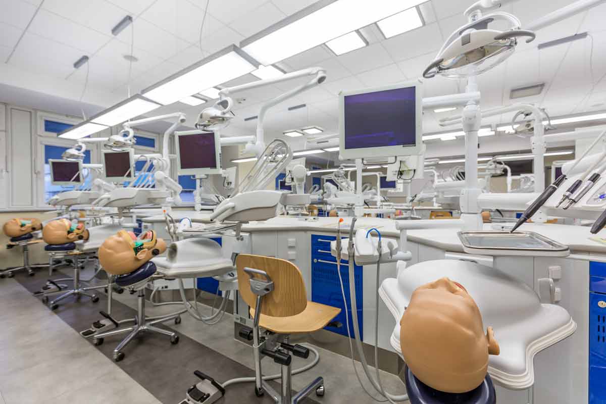 high tech workstations in dental classroom sweden