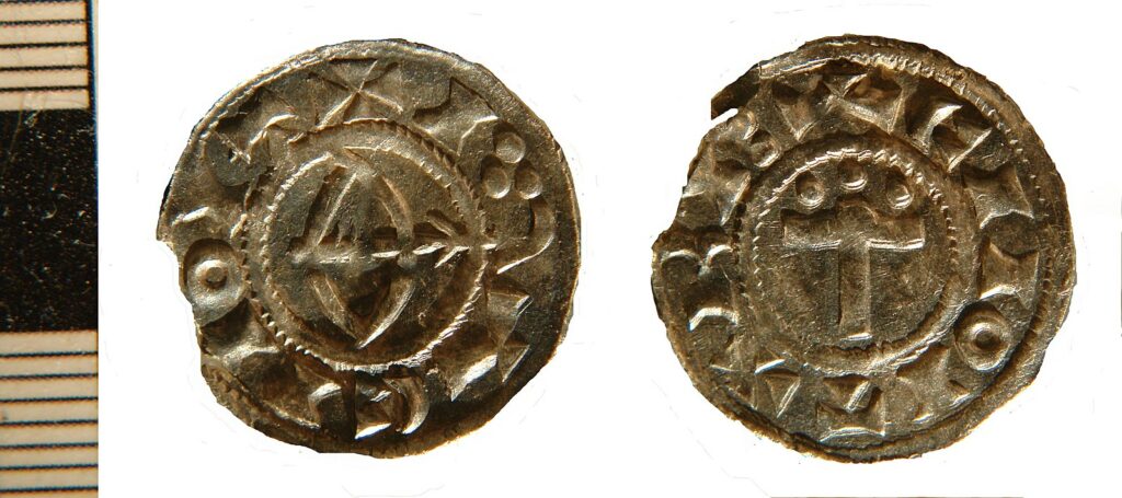 1600px Early Medieval Coin Penny of Ragnald of York and Dublin FindID 605901